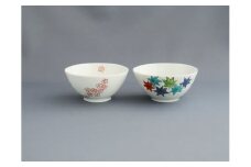 有田焼 春秋文様姫碗ペア【赤絵白磁硯処 雪月花】食器 うつわ 器 磁器 陶磁器 茶碗 茶わん ご飯茶碗 2個 セット ペア 小さめ 植物 花 桜 さくら 楓 かえで 手描きA65-42