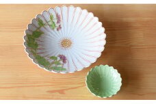 花添え菊盛り皿と若緑色小皿セット お正月などハレの日も活躍！ 有田焼 幸楽窯 A20-350