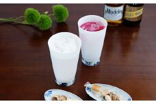 夕食を楽しませてくれる しん窯青花のパールシェルグラス(2個）と楕円小皿（2枚） の４点セット 小島芳栄堂 A55-72
