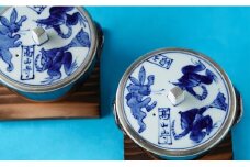 グラタンペアセット（鳥獣戯画）神田陶器店 耐熱皿 グラタン皿 オーブン皿 2セット グラタン皿 蓋付きグラタン皿 木板付 耐熱 オーブン対応 染付 手描き おしゃれ 2個セット 35000円 A35-250