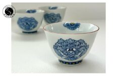 有田焼 手描きボタン柄 煎茶碗【起山窯】食器 器 うつわ 湯呑 湯のみ 染付 A14-116