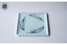 有田焼 麦おどる角皿 【晩香窯 庄健】食器 うつわ 器 シンプル 上品 絵付け 取り皿 ケーキ 手彫り 手作り A15-281