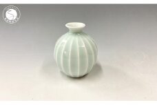 有田焼 青白磁稜線花器【中仙窯・中尾純作】 花瓶 花びん 花器 青白磁 伝統工芸 作家 シンプル A80-49