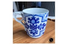 有田焼 染付十字文 ペアマグカップ【有田焼 花伝作】食器 器 うつわ 陶磁器 カップ コップ マグカップ 2個 ペア セット 十字紋 クルス 染付 ブルー 手描き 電子レンジ対応 A20-629