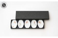 有田焼 紅白梅花文様 鶴文様 箸置き 5個組【肥前赤絵窯元 鷹巣】手描き 白磁 陶磁器 伝統工芸 伝統柄 梅 鶴 A20-594
