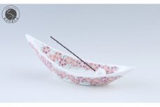 有田焼 舟形お香立〈花集文〉【赤絵白磁硯処 雪月花】手描き 伝統工芸 お香立て 花柄 赤絵 40000円 4万円 A40-369
