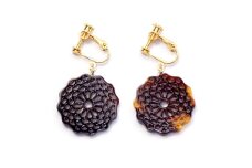 【べっ甲】菊花模様・小輪 イヤリング ／ アクセサリー 耳飾り 花 鼈甲 べっこう 長崎県