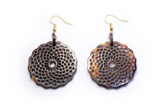 【べっ甲】菊花模様・大輪 ピアス ／ アクセサリー 耳飾り 菊 花 鼈甲 べっこう 長崎県