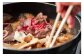 焼肉やすき焼きはもちろんのこと、牛丼や野菜炒めにしたりと多種多様な料理でお楽しみください