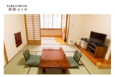 【杖立温泉旅館ふくみ】1泊 2食 ペア宿泊券 レトロな和室利用 令和元年リニューアル 100%源泉掛け流し ナトリウム塩化物泉 大浴場 露天風呂 蒸し湯 歴史ある名湯 ノスタルジックな景観 贈答 プレゼント 熊本 阿蘇 小国町 杖立 観光拠点