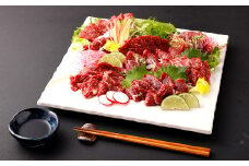 霜降り 馬刺し 約320g 馬肉 お肉 ブロック タレ付き