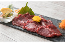 【熊本と畜】赤身馬刺し 200g 専用醤油付き150ml×1本 馬肉 赤身 馬刺 醤油 セット