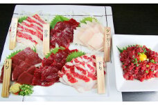 【3ヶ月定期便】【熊本と畜】馬刺し6種 420g 馬肉 セット 計1260g