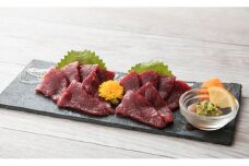 【桜屋】赤身馬刺し 200ｇ（専用醤油付き150ml×1本）C28U【お届け時期：入金確認後２ヶ月前後で発送】