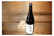亀の井 山廃仕込み空河純米酒　1.800ml 亀の井 山廃 仕込み 清酒 純米酒 大分県 酒蔵 五百万石 地元産 万年山 伏流水 手造り 酒蔵 熱燗 ぬる燗 室温 中華料理 和食 明治 江戸 享保年間 創業三百余年 伝統製法 濃い旨味