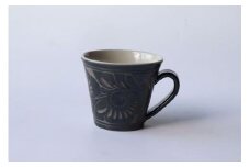 ＜受注生産品＞黒釉唐草線彫 ( マグカップ小 × 1個 )｜沖縄 那覇市 日用品 食器 グラス マグカップ  唐草 線彫 陶器  受注生産品  手作り 伝統工芸 やちむん