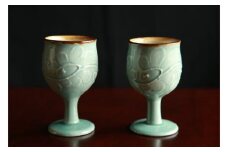 【やちむんカフェ器人】うふどーブルーいっちんワイングラス（2個セット） ☆ 仲間陶房 焼き物 陶器 ペア ワイン カップ ブルー イッチン インテリア 伝統工芸品 地場産品