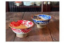 【陶芸工房ふじ】4寸マカイ＜1枚焼き＞青帯唐草菊中赤・赤帯唐草菊中青ペア 〇 読谷村 沖縄 やちむん 茶碗 使い勝手いい 花柄 地場産品 焼き物 手作り 鮮やか　 