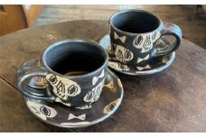 【工房十鶴】５寸皿とマグカップ（ドクロ柄）4点セット ☆ やちむん 人気商品 陶器 読谷村 沖縄 数量限定 工房十鶴 セット商品 コレクターズアイテム 転売禁止