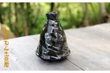 幾重にも色を変えるガローシ（軽石）の一輪挿し（桐箱付き）