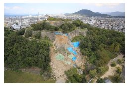 1.日本一の高さを誇る丸亀城石垣を修復する事業